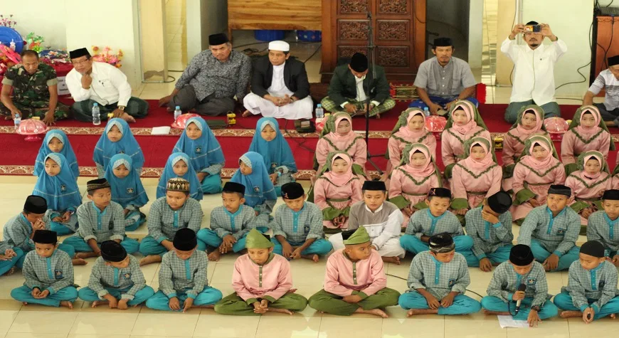 Kompleks bangunan Pesantren Darul Mukhlisin Padanglampe