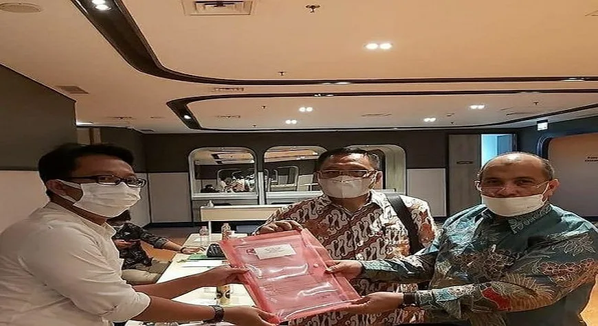 Serah terima bantuan bus sekolah dari Kemenhub RI